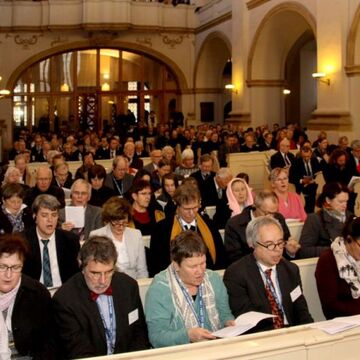 1.12.2015 - Die Evangelische Kirche der Böhmischen Brüder hat eine neue Führung. Sie möchte Hoffnung und Vertrauen auf die Zukunft bringen
