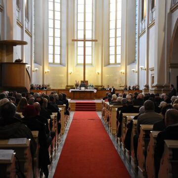 1.12.2015 - Die Evangelische Kirche der Böhmischen Brüder hat eine neue Führung. Sie möchte Hoffnung und Vertrauen auf die Zukunft bringen