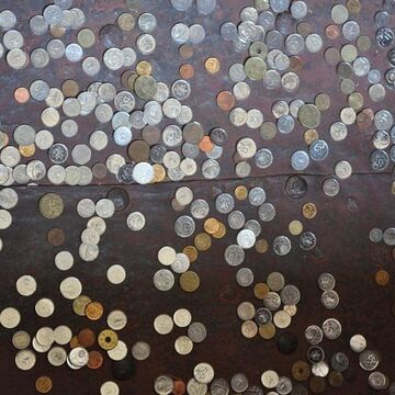  - Teilweise Wiedergutmachung des Unrechts, das den Kirchen durch die kommunistische Regierung angetan wurde