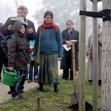  - Five hundred trees worldwide and in the Luther Garden